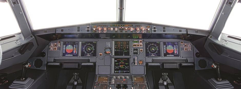 A320 COCKPIT.jpg