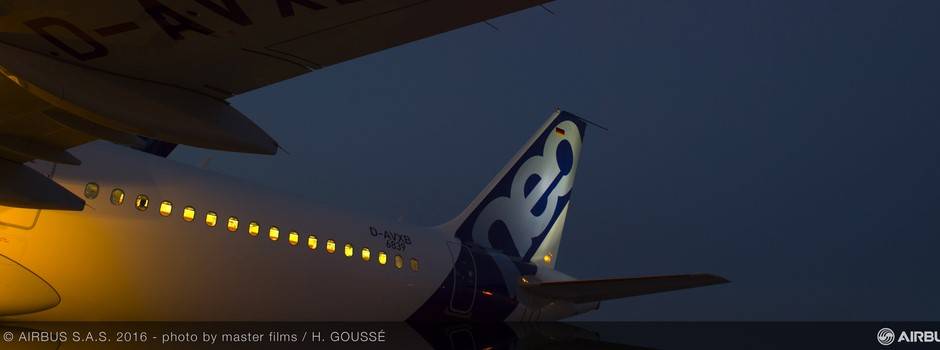 A321neo BY NIGHT.jpg